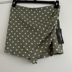 NWT polka dot skort